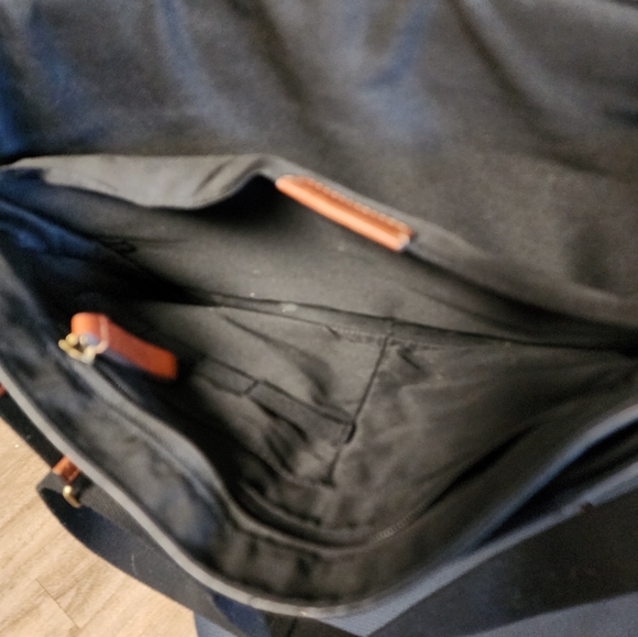 Fossil Men’s Defender Messenger Black Bag - Picture 10 of 16